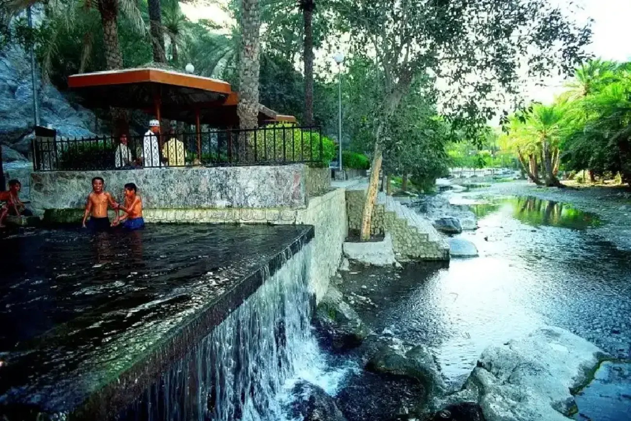 Ain Al Thawarah Oman: La Piscina Naturale Più Bella del Medio Oriente 